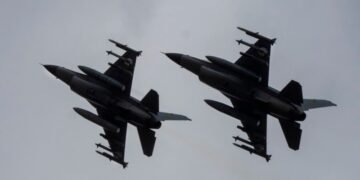 Эксперты: Главное достоинство F-16 – они могут использоваться для выполнения различных миссий
