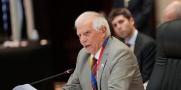 Боррель: планы Германии сократить военную помощь Украине – тревожная новость