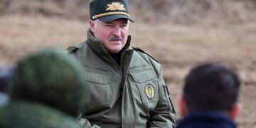 Лукашенко: к границе с Украиной переброшена треть белорусской армии