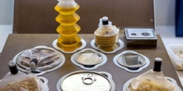 Вчені нарешті пояснили, чому їжа в космосі дивна на смак