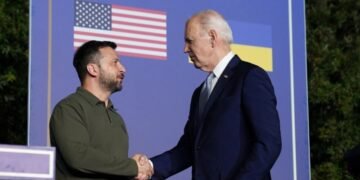 Байден объявил о помощи Украине на сумму более $8 млрд. Зеленский обещал эффективно ее использовать