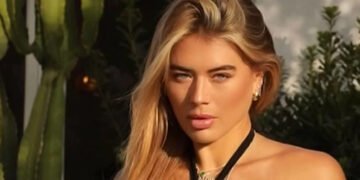Вау, який купальник: спокуслива Арабелла Чі знову хизується стрункою фігурою. ФОТО