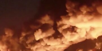 Только на 16-й день в российском Пролетарске потушили огонь на складах с топливом
