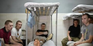 Не плен, а “пионерской лагерь”: как содержатся в Украине российские срочники