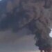 На нефтебазе в Ростовской области РФ локализовали огонь, но пожар продолжается