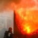 Пожар и детонация продолжаются: в Воронежской области РФ перекрыли автодорогу