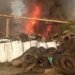 В российском Екатеринбурге внезапно загорелись покрышки на промзоне. ВИДЕО