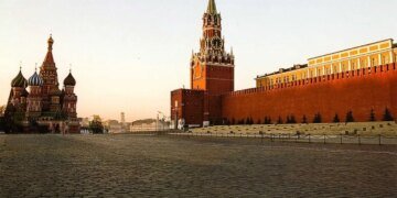 “На Красной площади вирус атакует спинной и головной мозг”: россиян шокировали новой угрозой