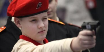 В правительстве РФ предложили с раннего детства учить россиян стрелять
