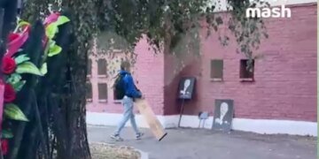 Вырвал крест и сбежал на самокате: на Новодевичьем кладбище разгромлена могила Маслякова. ВИДЕО