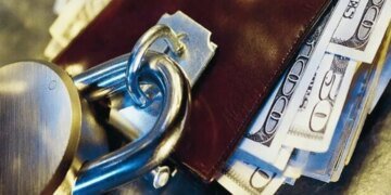 Грозит штраф до 800 тысяч: налоговая начинает масштабные проверки счетов украинцев