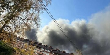 В российской Перми разгорелся пожар на химическом заводе. ВИДЕО