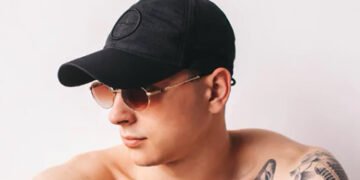 “Думав, що знайшов друга”: відомий співак розповів, як його продюсер погрожував йому бойовою гранатою