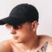 “Думав, що знайшов друга”: відомий співак розповів, як його продюсер погрожував йому бойовою гранатою