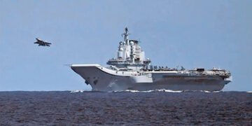 Китай уперше випробував винищувач J-35, запустивши його з борту авіаносця. ВІДЕО