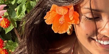 У ефектному купальнику: дівчина Венсана Касселя блиснула стрункою фігурою. ФОТО