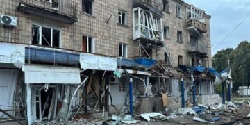Критична ситуація зі світлом та серйозні руйнування: все про масштабний удар по Конотопу