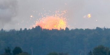 В Тверской области после атаки дронов загорелся военный склад