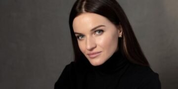 Відома українська ведуча зменшила груди і показала фото до та після операції