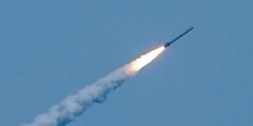 Чому РФ “засипає” Київ ракетами і скільки це може тривати: думки експертів
