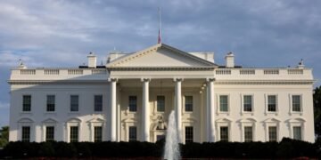 Белый дом работает над передачей Украине всех средств до окончания финансового года
