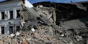 Россия выпустила шквал ракет и беспилотников по Киеву