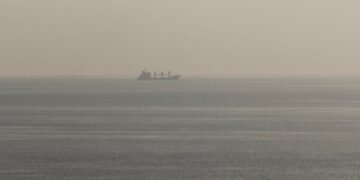 Россия нанесла ракетный удар по  гражданскому судну с украинским зерном на борту