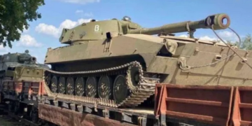 Білорусь стягує до кордону з Україною військову техніку із тактичним знаком “В”