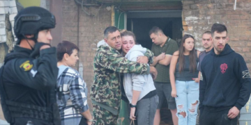 Удар по Запоріжжю: з’явилися кадри порятунку жінки з-під завалів