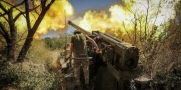 Хроника войны. 134 столкновения на фронте. Авиаудар по Сумам. Отставка генпрокурора Украины