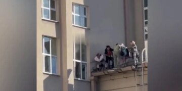 В российском Екатеринбурге внезапно загорелся театр. ВИДЕО