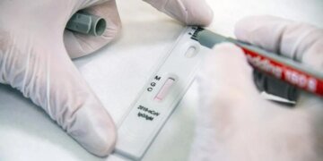Более заразный: по Европе быстро распространяется  новый вариант Covid