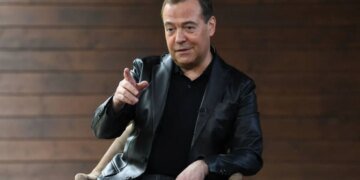 В Украине предложили устроить “белорусскую операцию”: с Медведевым случился приступ