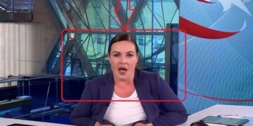 Под Zетницей Андреевой рухнул стул: ВИДЕО прямого эфира
