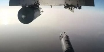 Российские самолеты продолжают ронять авиабомбы на свою территорию