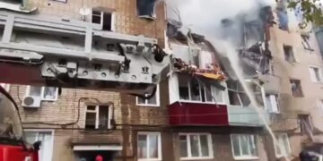 У Росії вибух зруйнував будинок: є загиблі та поранені. ВІДЕО