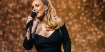 Знаменита співачка Адель шокувала втратою слуху: “Це найболісніше, що зі мною траплялося”