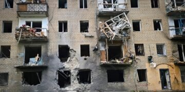 Российские войска обстреляли центр Херсона, ранены два человека