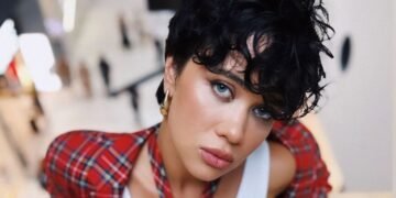 Lida Lee повністю оголилася у новому кліпі та зухвало попозувала з величезним пітоном