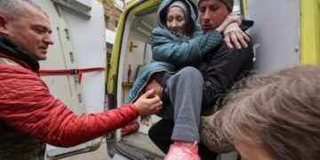 Жители Купянска эвакуируются из-за угрозы российского наступления