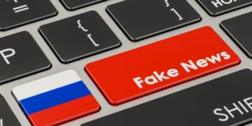 Киев: Кремль распространил фейковое предупреждение о готовящемся авиаударе