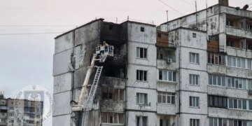 Росіяни атакували Київ: у багатоповерхівці спалахнула пожежа. ФОТО