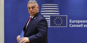 Орбан потребовал снять с России некоторые санкции