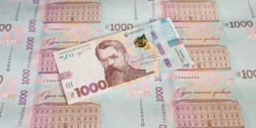 Виплати “тисячі Зеленського”: “Укрпошта” забезпечить гроші тим, хто без “Дії”