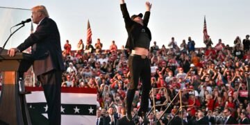 От мечтаний о Марсе до Белого дома. Как Илон Маск попал в большую политику США