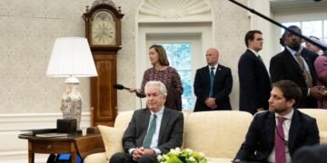 Белый дом: США ответят на размещение Россией иностранных войск рядом с украинской границей