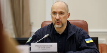 Шмигаль заявив, що повістки в першу чергу надсилають тим, хто не платить податки