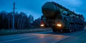 Зеленский об ударе РФ по Днепру: «все характеристики говорят о том, что это была межконтинентальная баллистическая ракета»