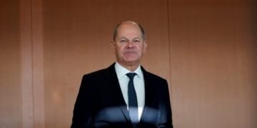 Шольц заверил Зеленского в неизменности германской поддержки Украины