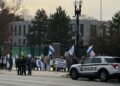 «Победу Украине! Свободу России!»: антивоенная акция протеста в Вашингтоне